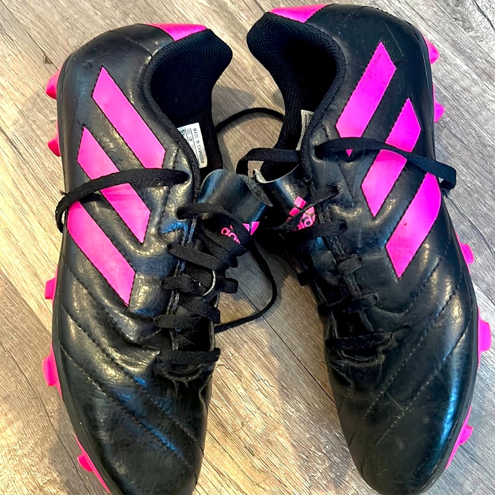 Black & pink cleats “adidas” 5.5